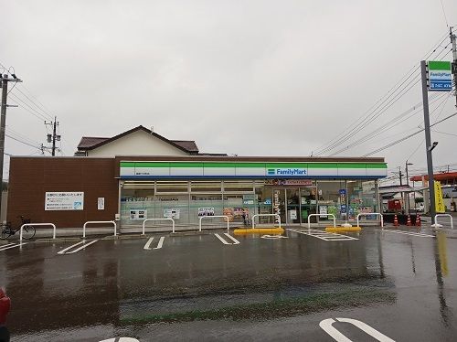 コンビニ　ファミリーマート十日町店（コンビニ）まで650m