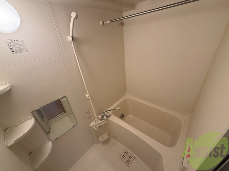 バス・シャワールーム　浴室は浴室乾燥機付きです。シャワートイレは嬉しいですね。