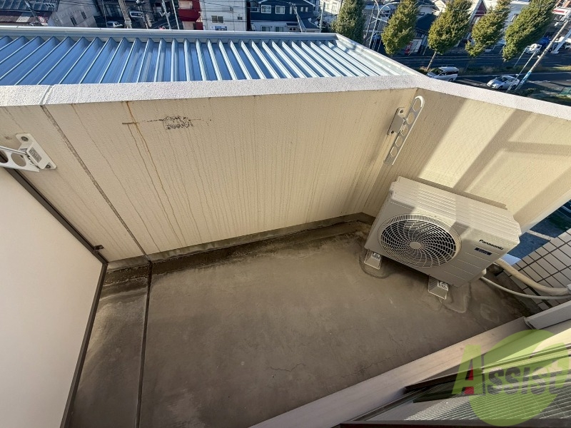 バルコニー　バルコニーは長さも幅もちょうどいい広さでした。