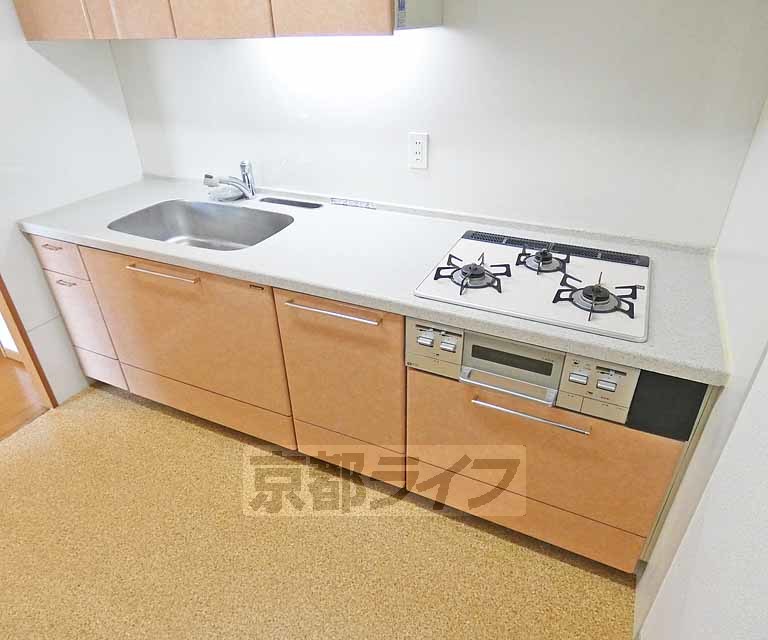 キッチン　３口コンロ付きのキッチンです！