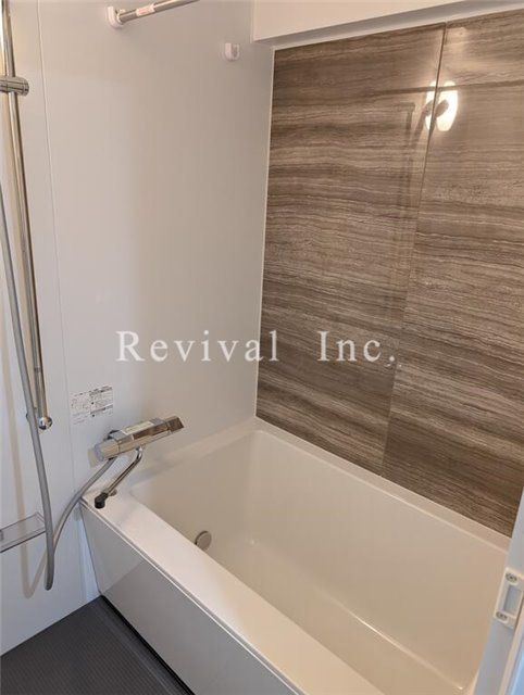 バス・シャワールーム　追い焚き・浴室乾燥完備でございます