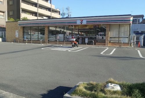 コンビニ　セブンイレブン 名古屋光が丘2丁目店（コンビニ）まで724m
