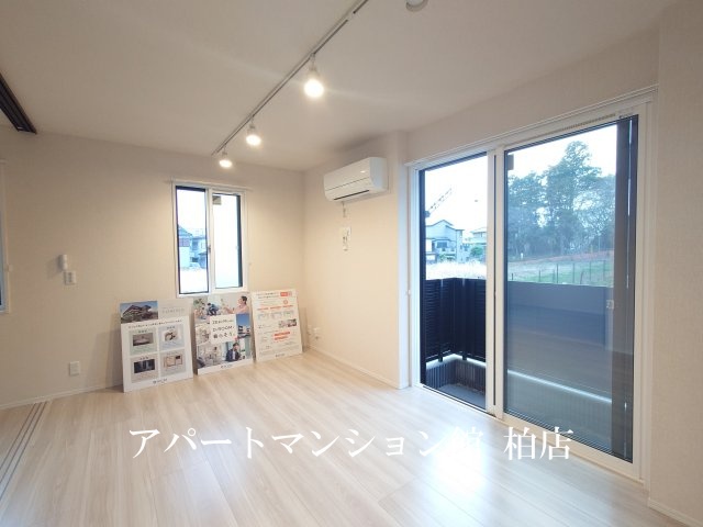 居室・リビング　CGで家具等を配置したものです。実際に家具等は含まれません。