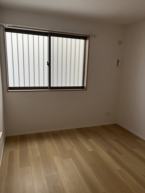 居室・リビング　明るい洋室です