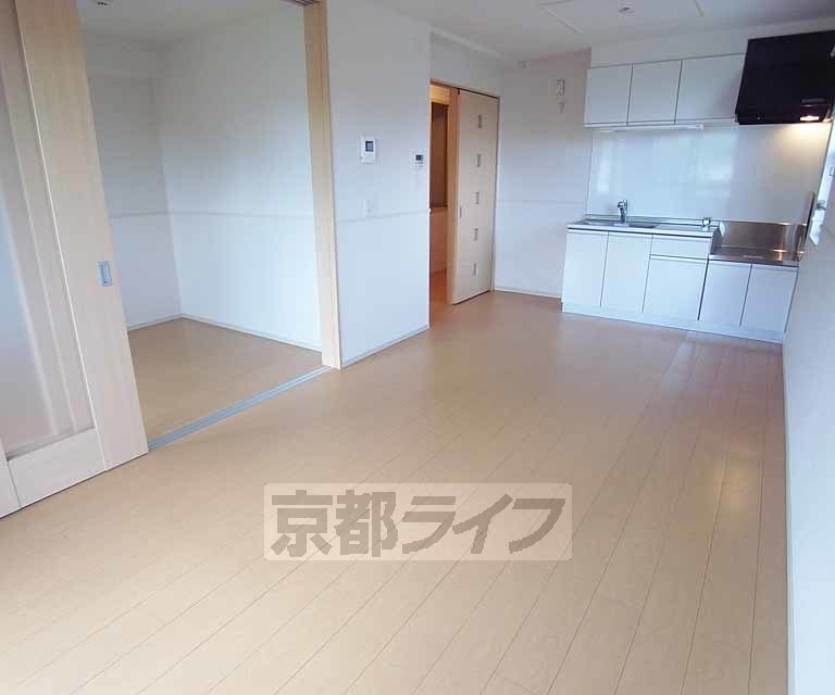 居室・リビング　日当たりの良い広いリビングです