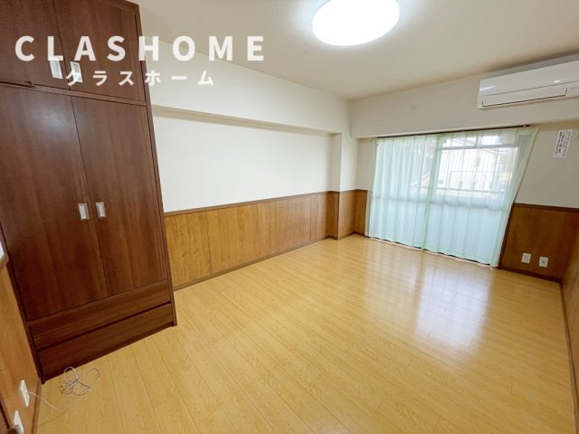 居室・リビング　同物件の別部屋になります。