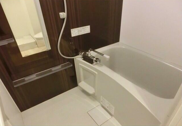 バス・シャワールーム　バスルーム