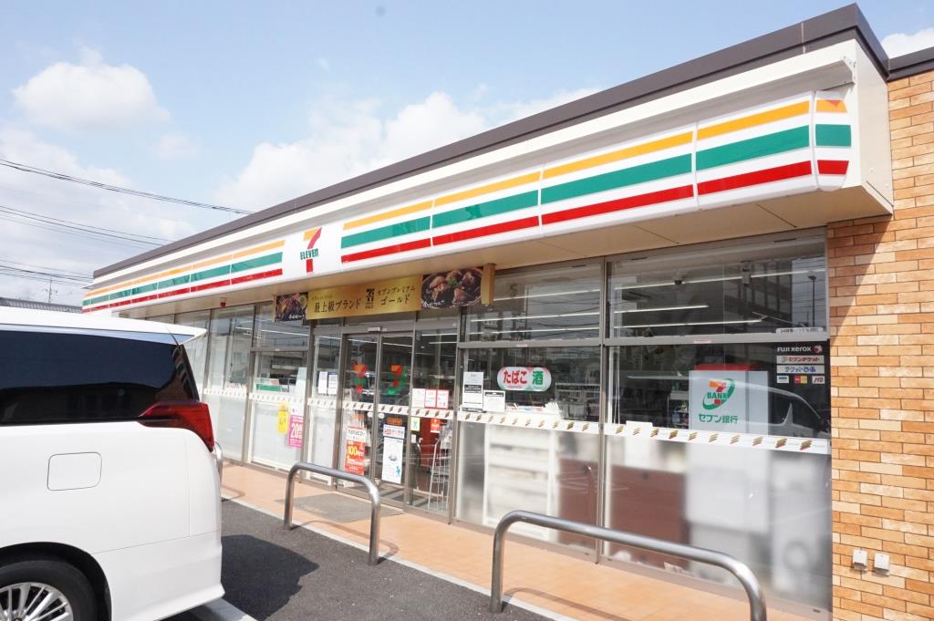 コンビニ　セブンイレブン 川口里中央店（コンビニ）まで724m