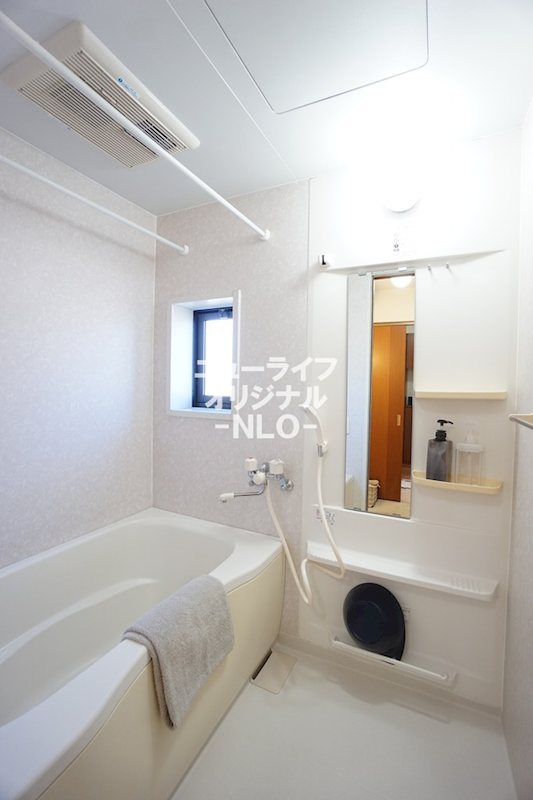 バス・シャワールーム　ゆったり浸かれる大きさの浴槽で１日の疲れをリフレッシュ☆