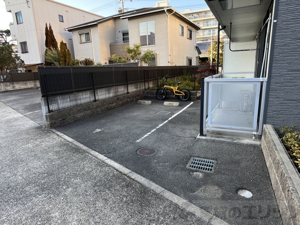 駐車場　庭