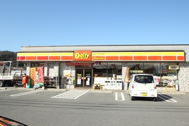 コンビニ　デイリーヤマザキ可部三入店（コンビニ）まで462m