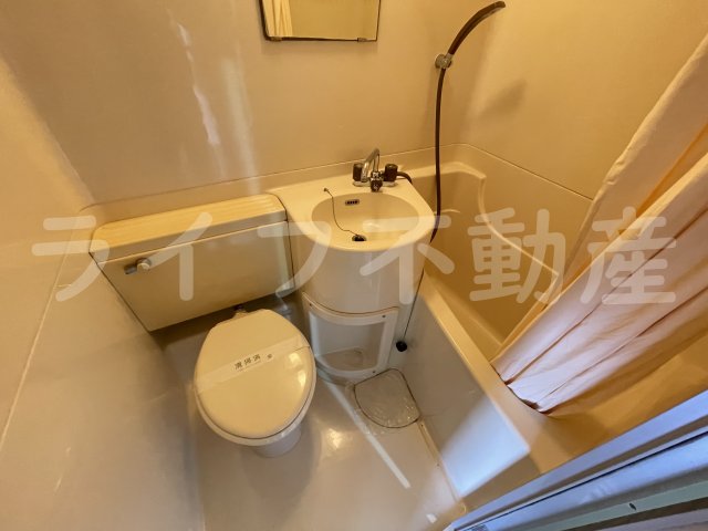 バス・シャワールーム　落ち着いた空間のお風呂です