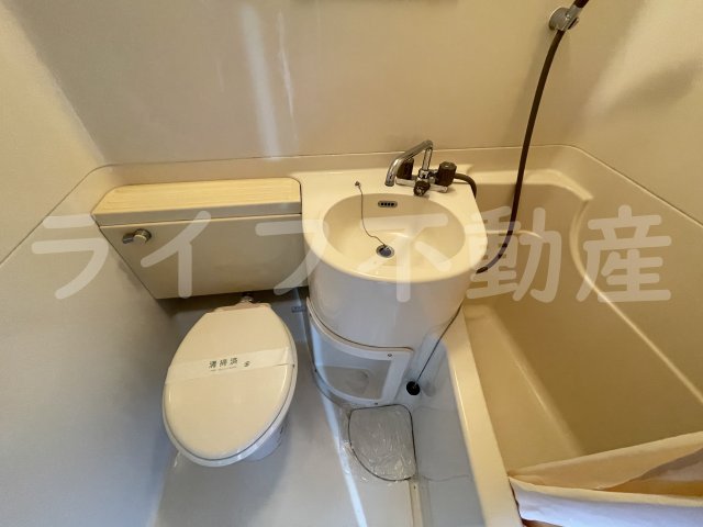 洗面設備　独立洗面台あり、毎朝おしゃれに忙しい女性の方におすすめです