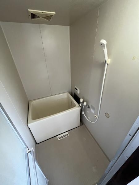 バス・シャワールーム　追い焚き付きです。