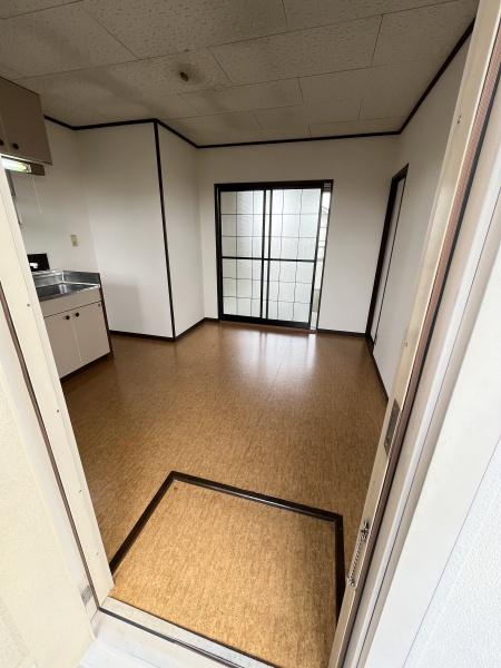 玄関　シンプルです。