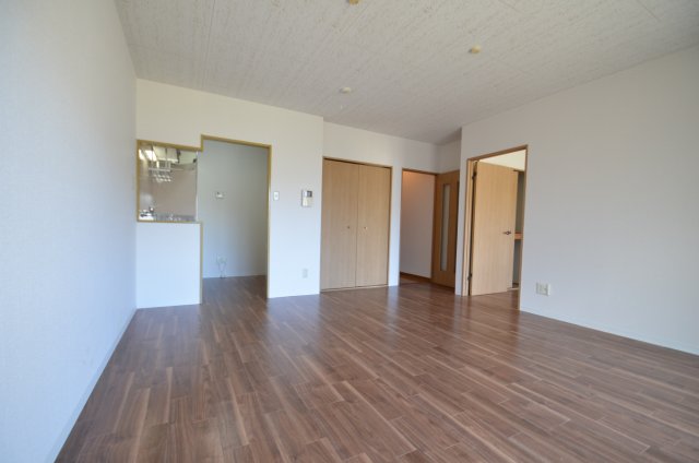 居室・リビング　約１１．４帖のリビング