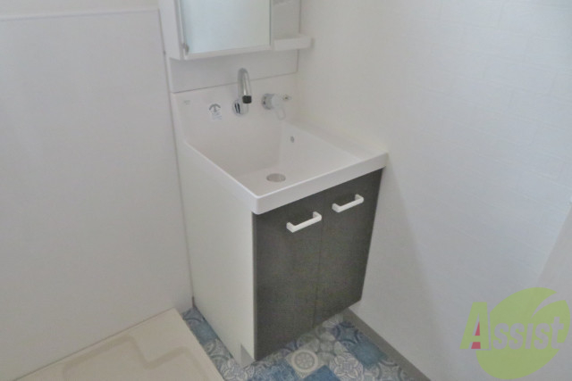 洗面設備　洗面台は独立しています。朝の身支度はこちらでどうぞ～