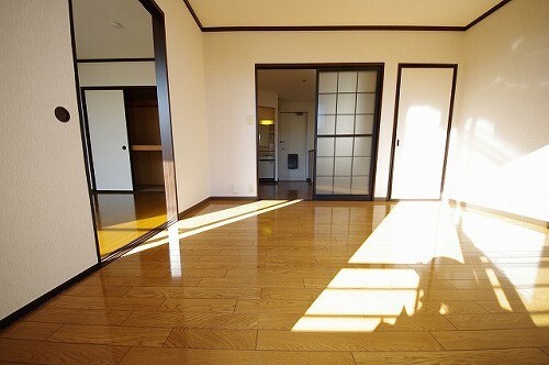 居室・リビング　東側洋室※類似室内