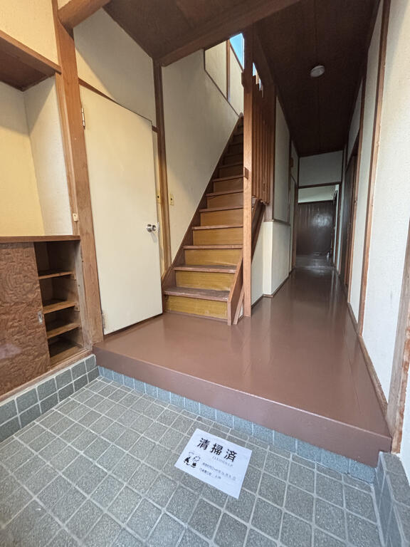 玄関　ハウスクリーニング済♪