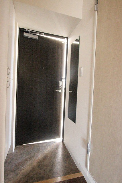 玄関　同物件、別号室のものです。