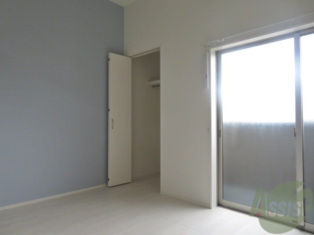 居室・リビング　リビングはこんな感じです。窓が大きくてよく陽が入ってきます。