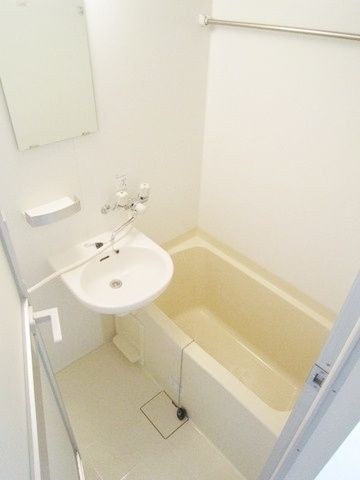 バス・シャワールーム　浴室乾燥機付きバス