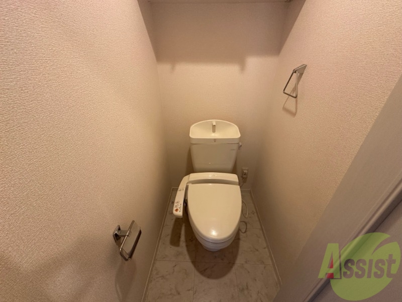 トイレ　ウォシュレット機能がついているので安心ですね。