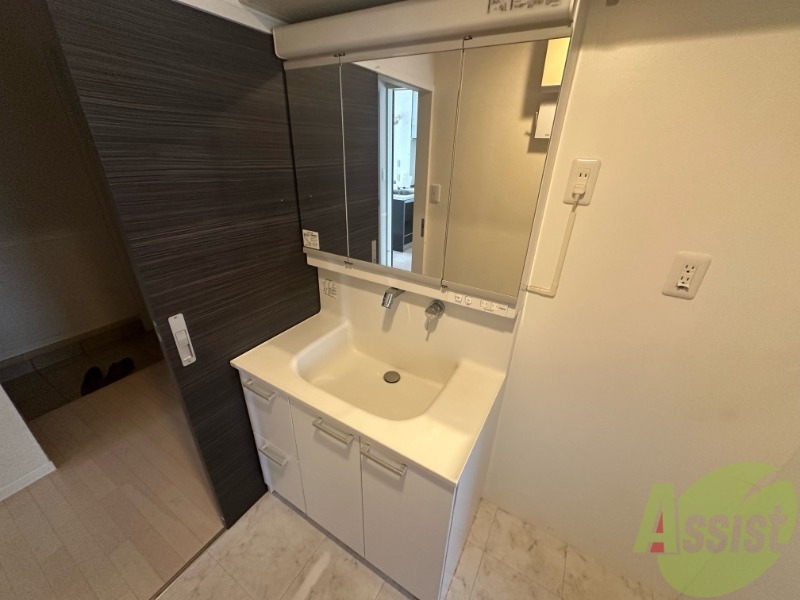 洗面設備　洗面台はこちら。朝の身支度はここでばっちり。