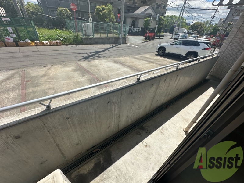 バルコニー　バルコニーは洗濯物を干すスペースがあります。