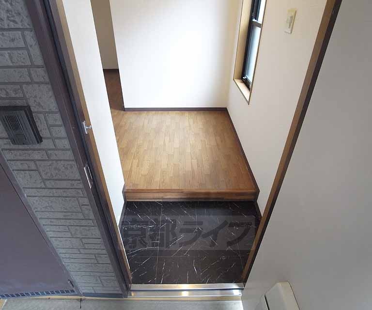 玄関　ゆったりとした玄関ですね。