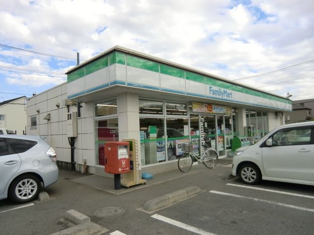 コンビニ　ファミリーマート（コンビニ）まで429m