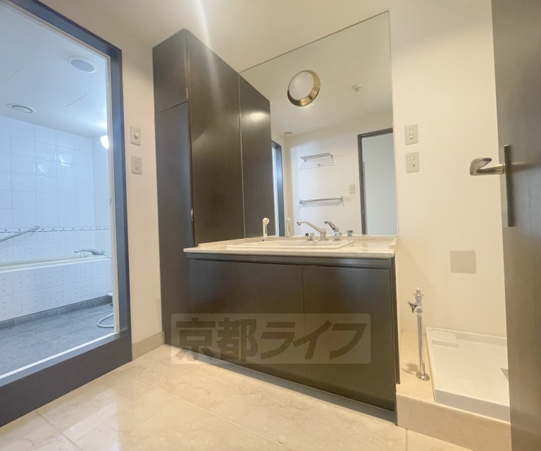 バルコニー　日当たりの良いバルコニー。