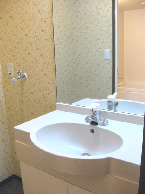 洗面設備　別号室の写真を使用しています?