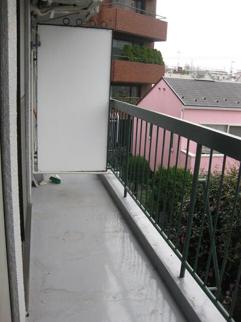 バルコニー　別号室の写真を使用しています?