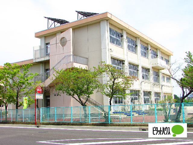 小学校　岐阜市立七郷小学校（小学校）まで815m