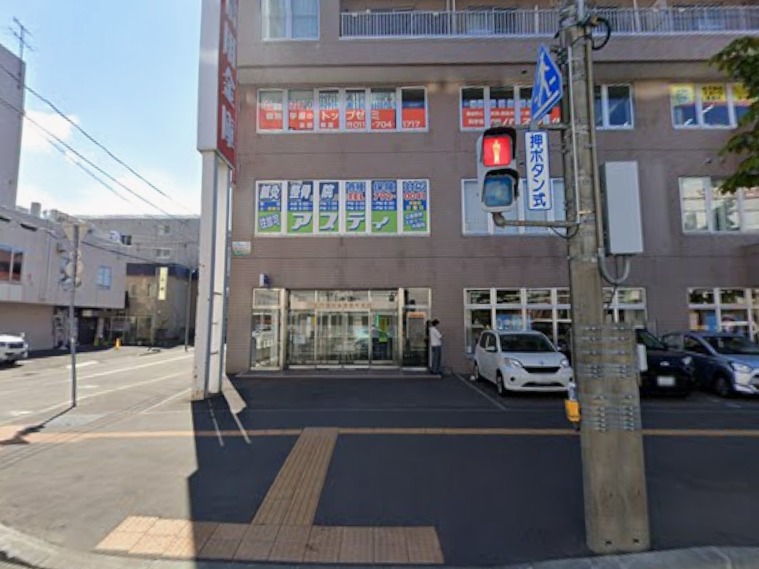 銀行　北門信用金庫栄町支店（銀行）まで210m