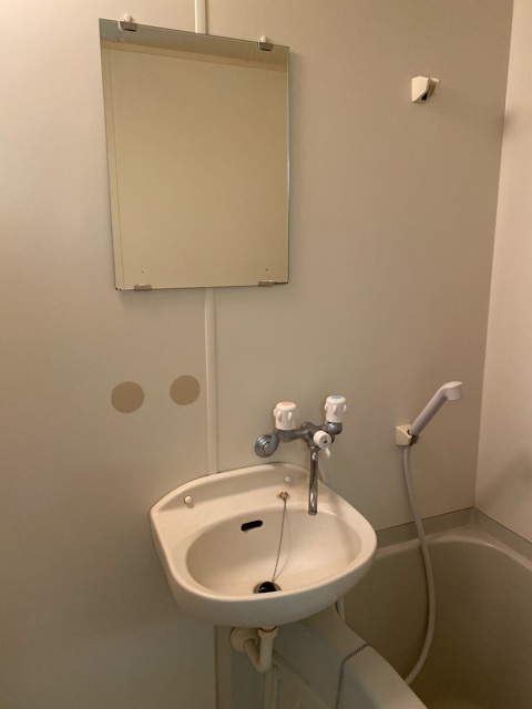 洗面設備　浴室内に洗面台付き！