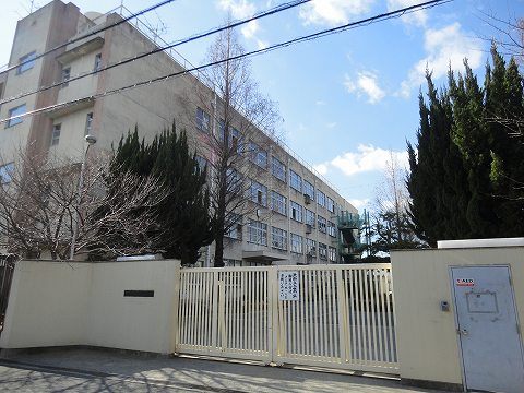 小学校　若江小学校（小学校）まで611m