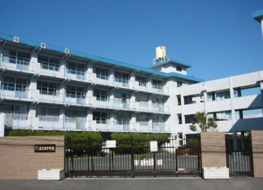 中学校　北九州市立永犬丸中学校（中学校）まで588m