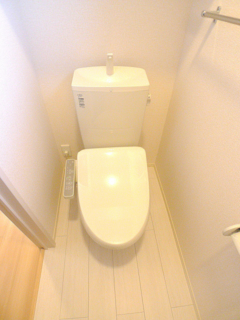 トイレ　温水洗浄便座