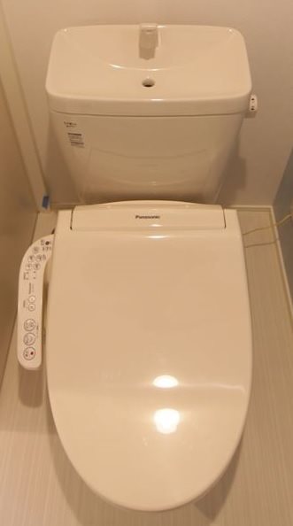 トイレ　温水洗浄便座付トイレ