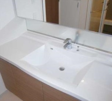 洗面設備　スペースが確保できる洗面所です