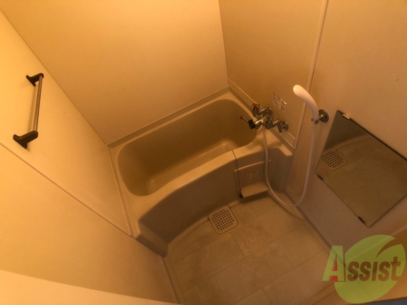 バス・シャワールーム　ユニットバスです。疲れを癒すのに欠かせませんね！