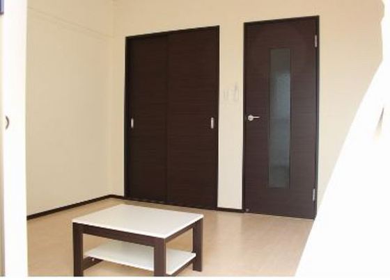 居室・リビング　※別号室の写真です。