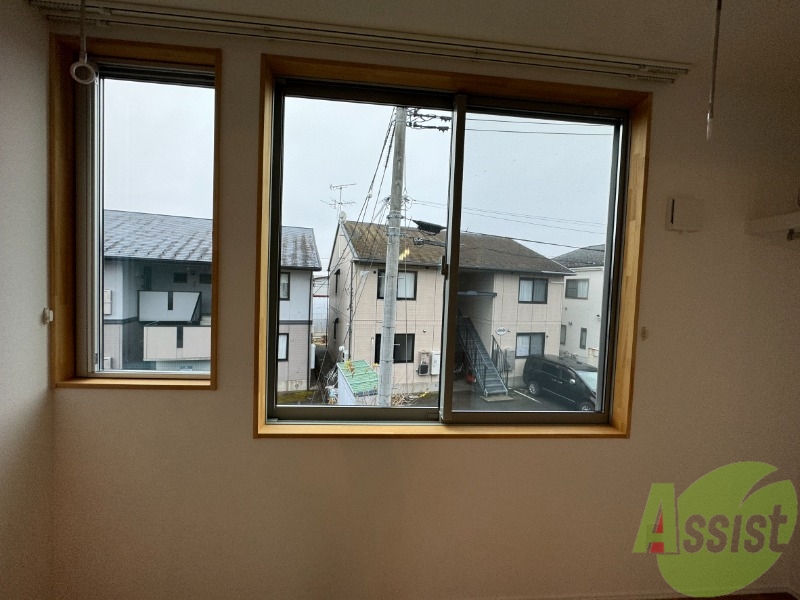 バルコニー　バルコニーはありませんが洗濯物を干すスペースはございます。