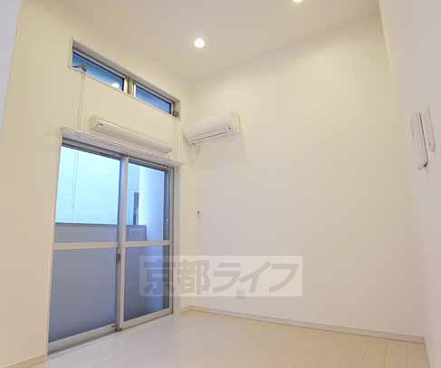 居室・リビング　天井が高くてオシャレですね