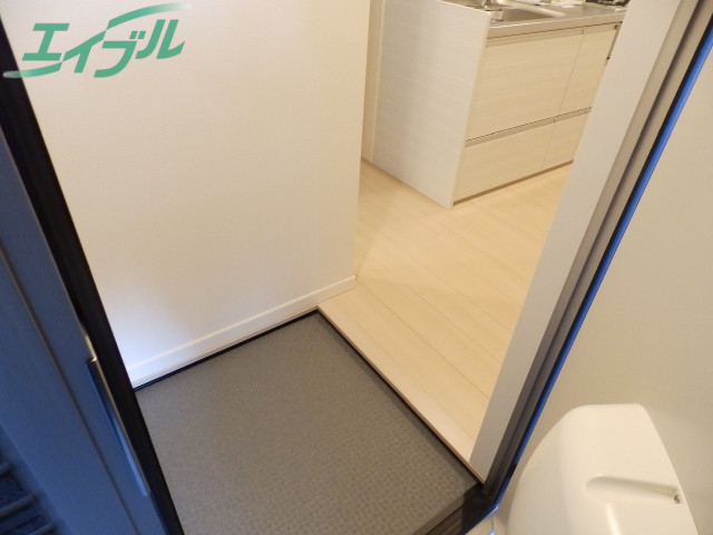 玄関　左右反転同型別部屋参考写真