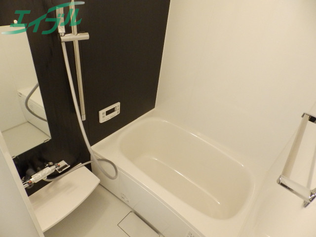 バス・シャワールーム　左右反転同型別部屋参考写真