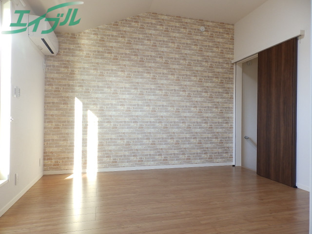 居室・リビング　左右反転同型別部屋参考写真