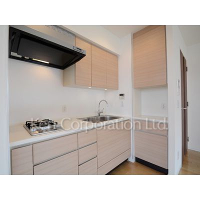 キッチン　同タイプ9階のお部屋を撮影。仕様が異なることがあります。